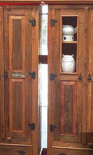 Cristaleira de madeira rústica Cristaleira de madeira rústica