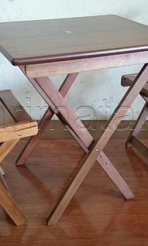 Mesa de madeira para bar