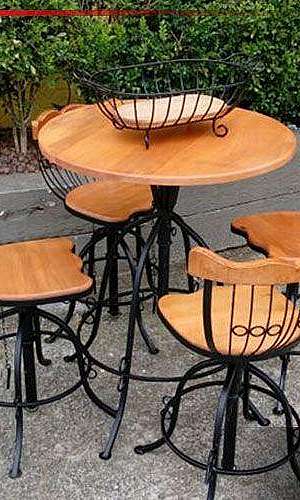 Mesa rústica com cadeiras Mesa rústica com cadeiras